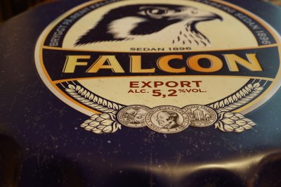 Väggskylt i metall Falcon
